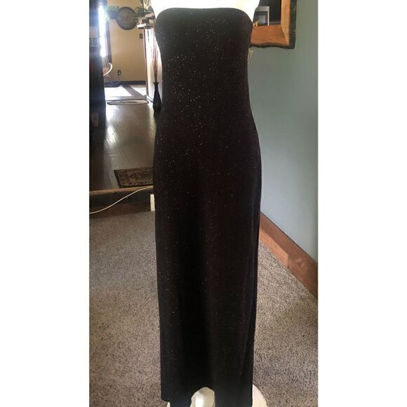 Scott McClintock sparklingbody hugging gown hidden zipper down the back. Size - Picture 11 of 13